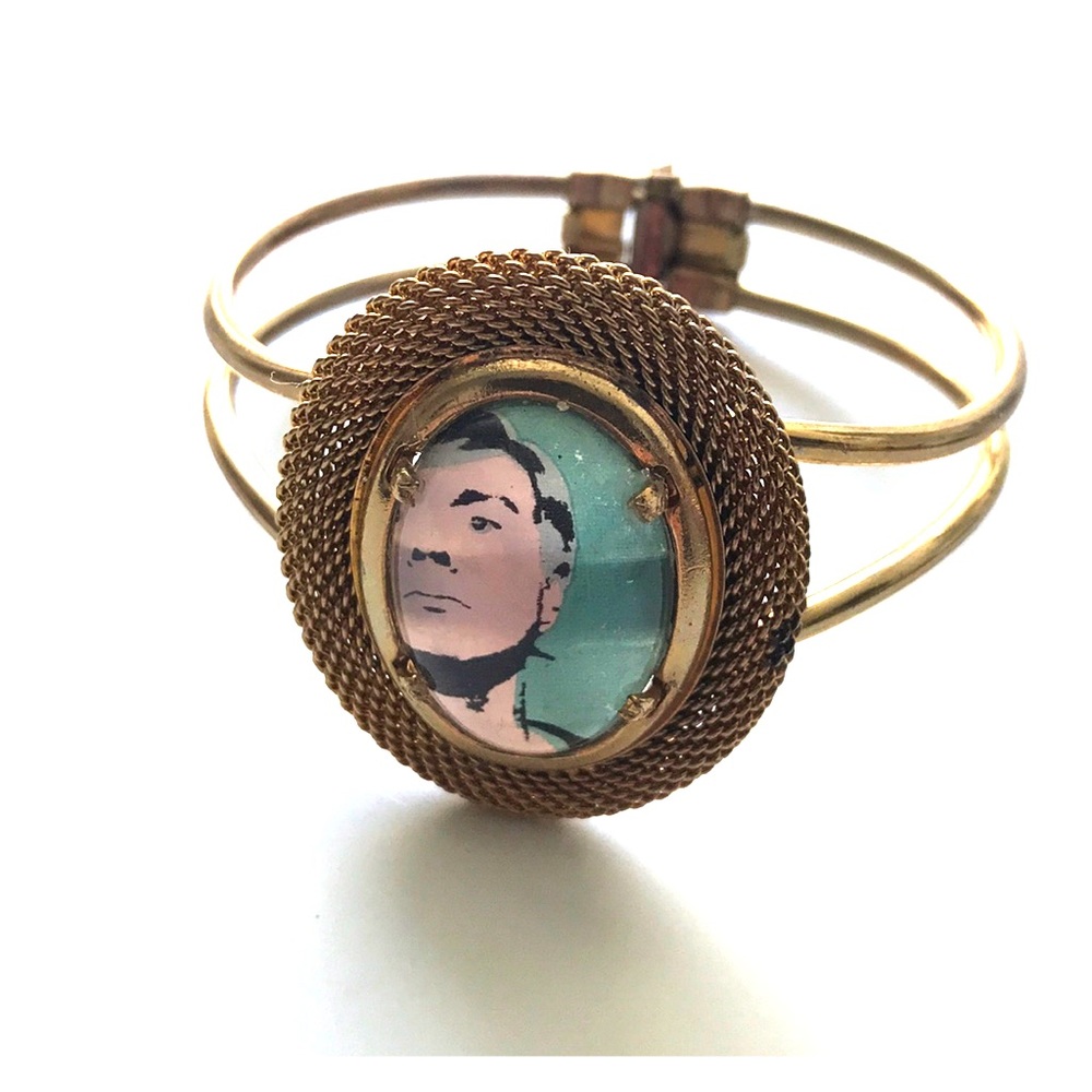 NWOT gold clasp bracelet